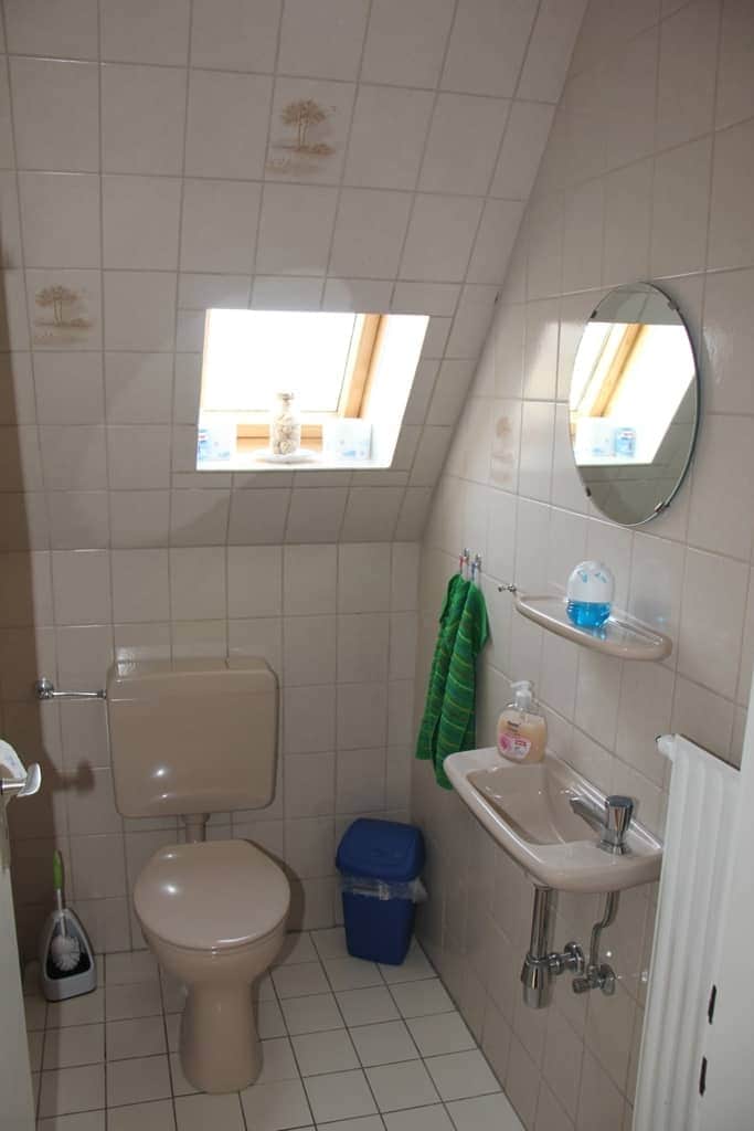Duschbad mit WC und Waschbecken