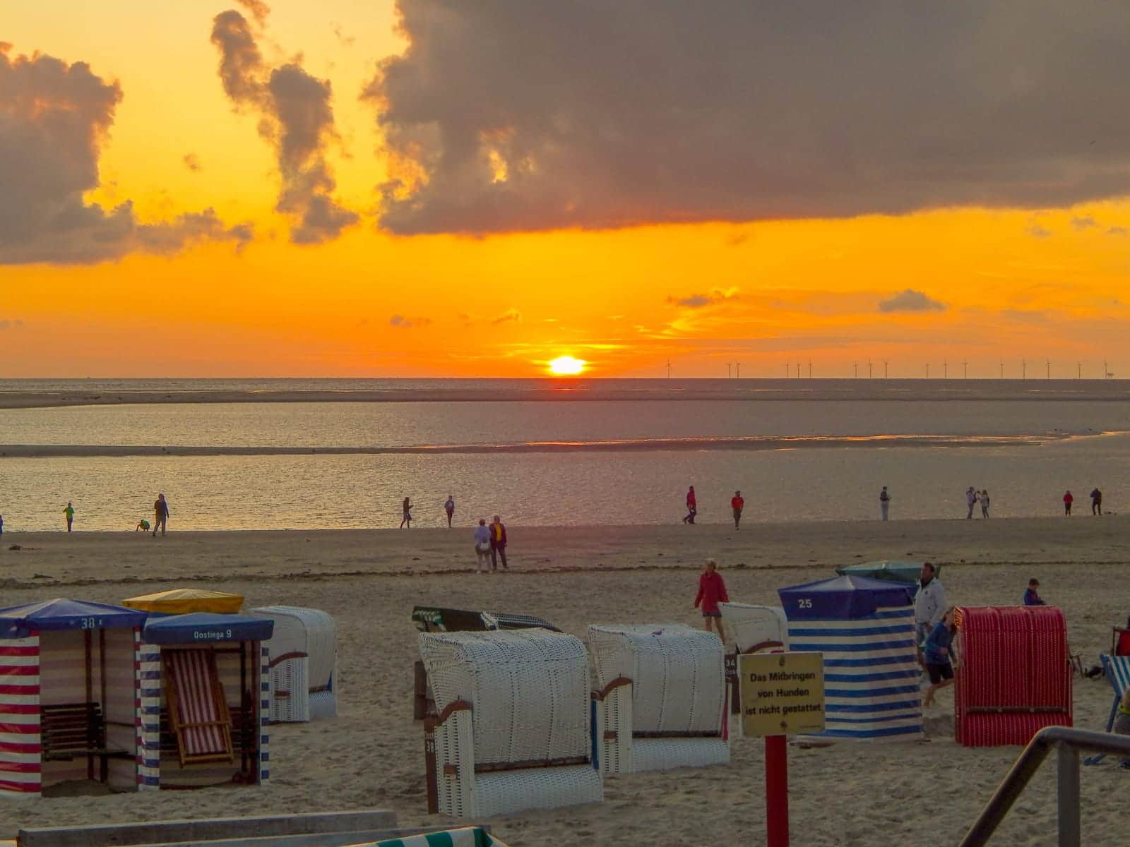 Sonnenuntergang am Nordstrand mit Strandkörben