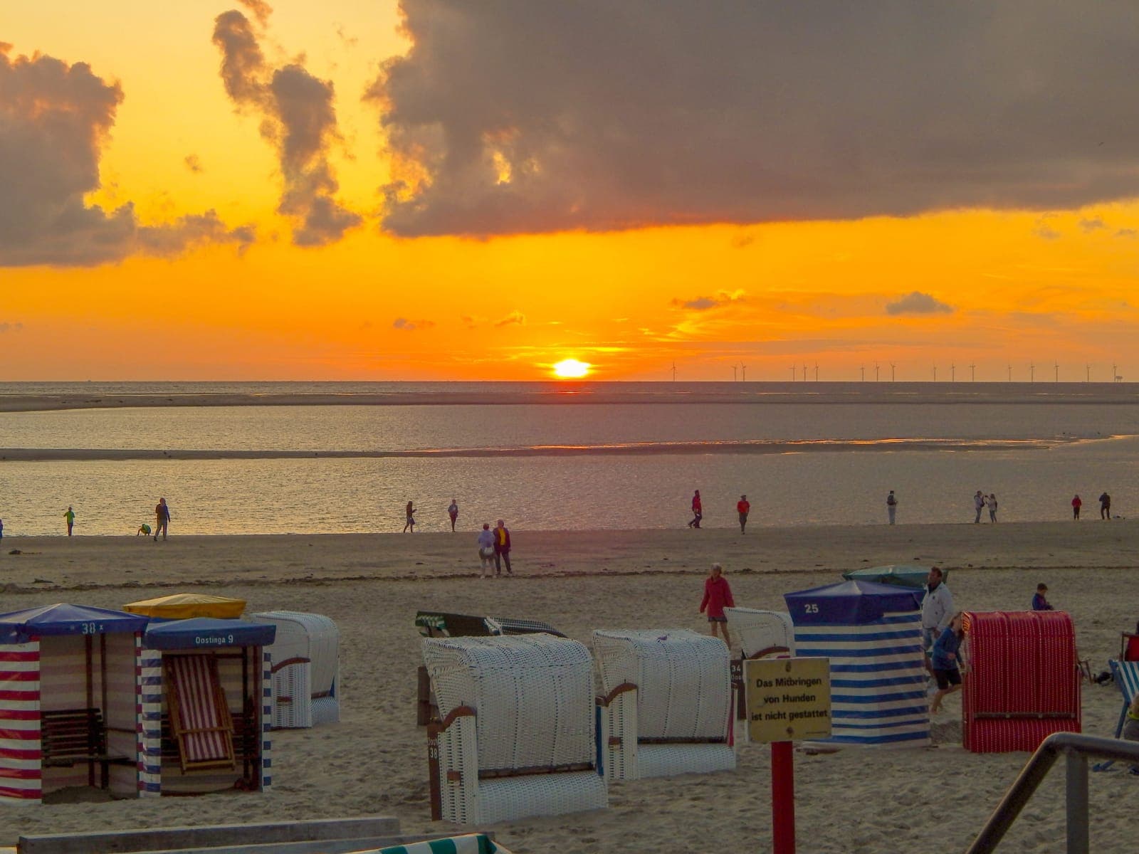 Sonnenuntergang am Nordstrand mit Strandkörben